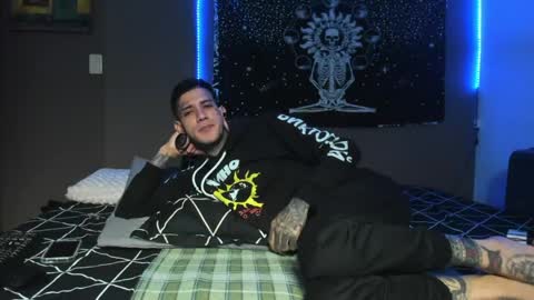 Snapshot of cleosexxx chatting on 04-23-26, 05:19 cleo y maikol online show from 04-23-26, 05:19