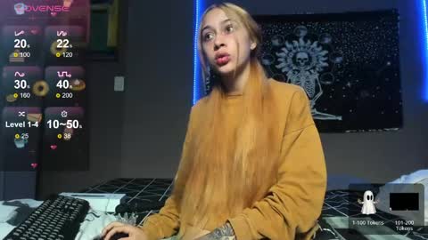 Snapshot of cleosexxx chatting on 04-25-26, 11:35 cleo y maikol online show from 04-25-26, 11:35