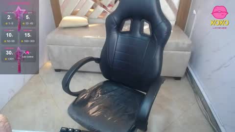 Snapshot of clhoe_b chatting on 03-21-26, 08:23 Clhoe online show from 03-21-26, 08:23