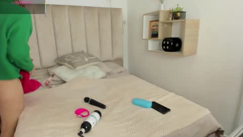 Snapshot of clhoe_johnson_ chatting on 09-09-25, 11:32 clhoe_johnson_ online show from 09-09-25, 11:32