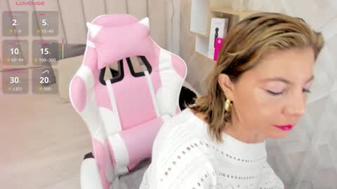 clhoe_johnson_ online show from 12-17-25, 12:22