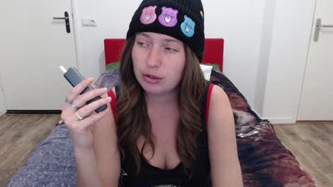 Snapshot of clittytastic chatting on 01-28-25, 05:46 Syl online show from 01-28-25, 05:46