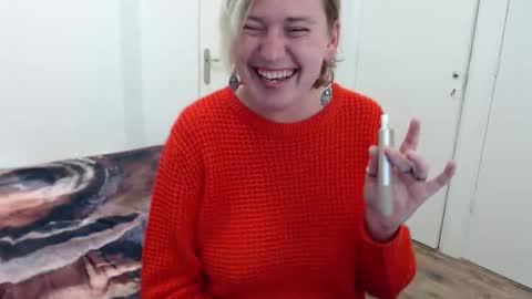 Syl  online show from 11-18-25, 10:36