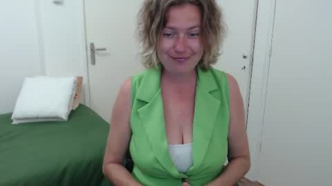 Syl  online show from 06-25-26, 05:23