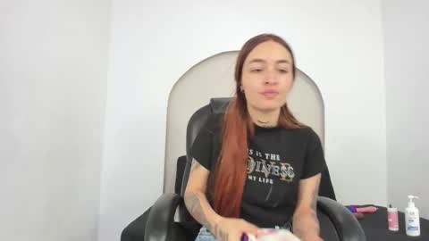 Snapshot of cloe_amazingg chatting on 12-21-25, 02:35 Cloe online show from 12-21-25, 02:35