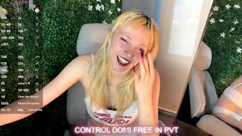 Snapshot of cloe_five chatting on 09-27-25, 01:38 CLOE online show from 09-27-25, 01:38