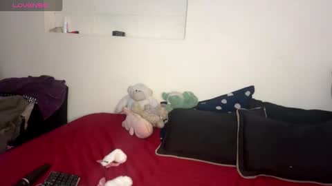 Snapshot of cloe_five chatting on 10-20-25, 09:26 CLOE online show from 10-20-25, 09:26