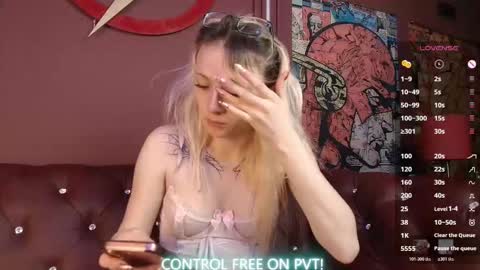 Snapshot of cloe_five chatting on 01-15-26, 12:21 CLOE online show from 01-15-26, 12:21