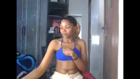 Snapshot of cloe_mae chatting on 09-19-25, 04:29 Cloe online show from 09-19-25, 04:29