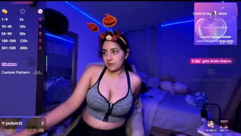 cloe small online show from 10-08-25, 01:47