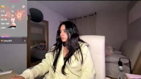 cloe small online show from 10-22-25, 01:28