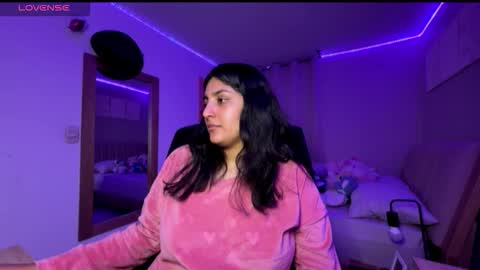 cloe small online show from 11-07-25, 03:39