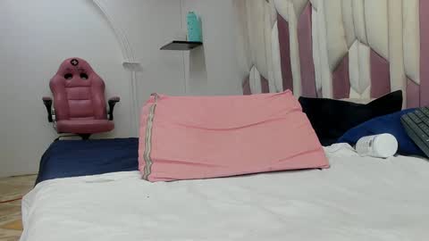 Snapshot of cloe_stanfort chatting on 01-20-25, 01:18 Cloe Stanfort online show from 01-20-25, 01:18