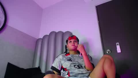 Snapshot of cloe_usuga chatting on 09-13-25, 10:09 online show from 09-13-25, 10:09