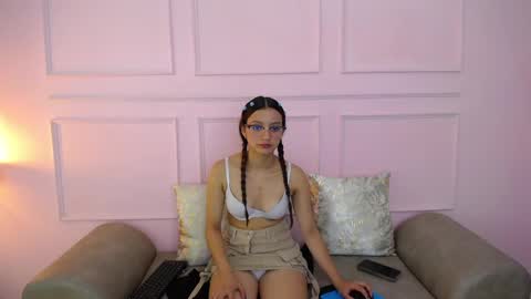 Snapshot of cloe_wills chatting on 11-14-25, 03:33 Cloe online show from 11-14-25, 03:33