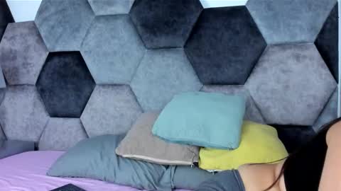 Cloe and Roman online show from 10-29-25, 12:18