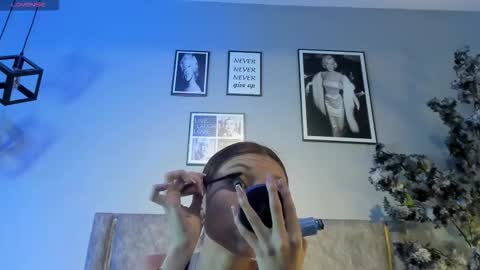 Snapshot of cloedurant chatting on 03-25-26, 12:44 cloedurant online show from 03-25-26, 12:44