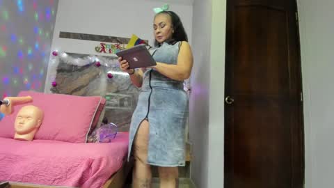 CLOE online show from 12-19-24, 10:45