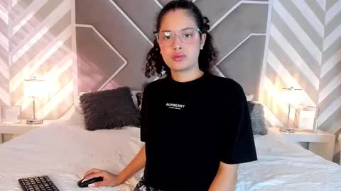 Snapshot of cloeerogers chatting on 10-23-25, 08:07 Cloe online show from 10-23-25, 08:07