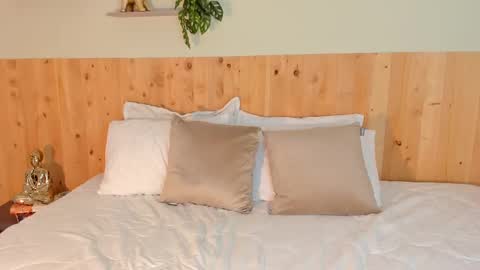 Chloe Smith online show from 09-23-25, 08:01