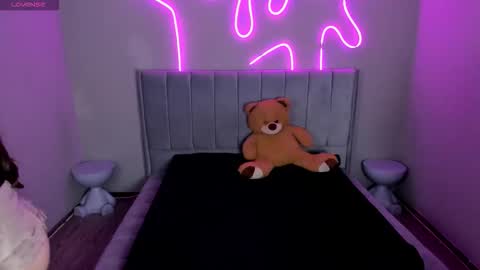Snapshot of cloemiller__ chatting on 09-19-25, 06:15 Cloe online show from 09-19-25, 06:15