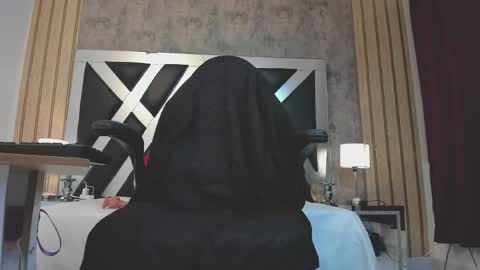 lady cloe person online show from 05-05-26, 11:57