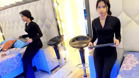 Snapshot of cloeygraweing chatting on 10-11-25, 04:27 cloeygraweing online show from 10-11-25, 04:27