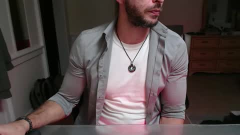 Snapshot of cloud900x chatting on 10-28-25, 10:34 Cloud online show from 10-28-25, 10:34