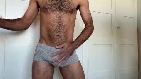 Snapshot of cloudcruiser99 chatting on 11-11-25, 10:37 Alex online show from 11-11-25, 10:37