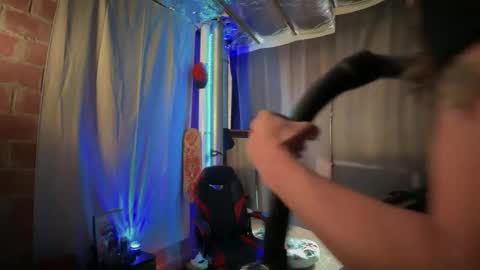 Snapshot of cloudeevee chatting on 09-28-25, 07:36 CloudEevee online show from 09-28-25, 07:36