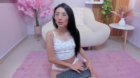 Snapshot of cloy_baby chatting on 10-13-25, 10:15 Eilyn online show from 10-13-25, 10:15
