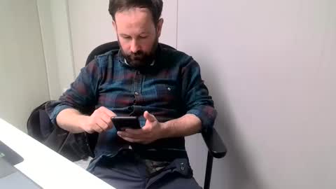 Snapshot of cmp_brandon chatting on 02-24-25, 01:42 cmp_brandon online show from 02-24-25, 01:42