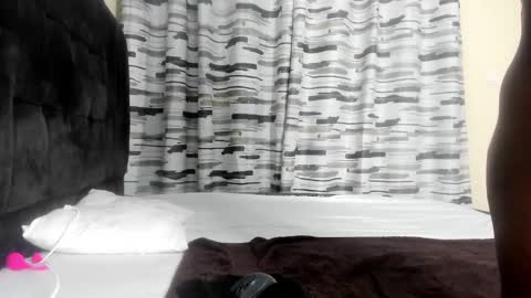 coco_leila online show from 02-09-25, 03:11