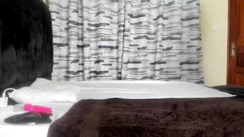 coco_leila online show from 02-10-25, 03:13