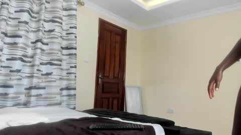 coco_leila online show from 02-11-25, 06:19