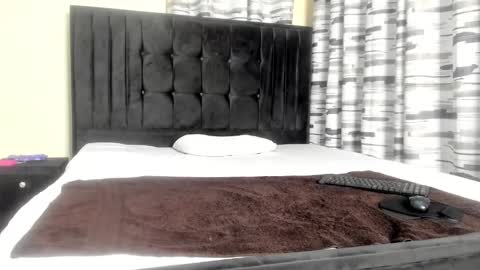 coco_leila online show from 02-15-25, 08:22