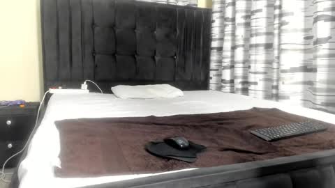 coco_leila online show from 02-18-25, 03:31