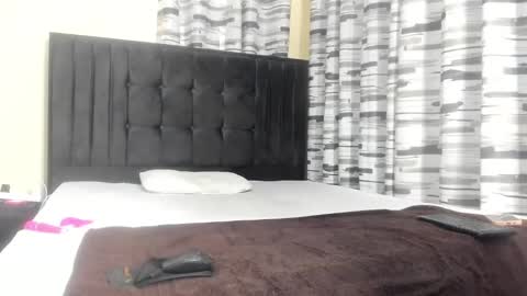 coco_leila online show from 02-20-25, 05:23