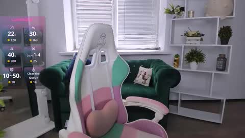 Olivia online show from 10-15-25, 06:35