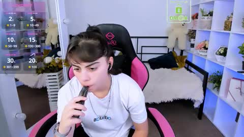 Olivia online show from 10-22-25, 06:02