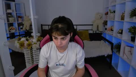 Olivia online show from 10-27-25, 07:01