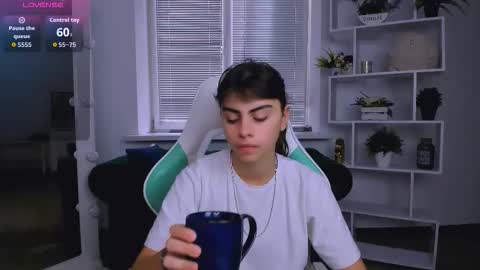 Olivia online show from 10-30-25, 06:48