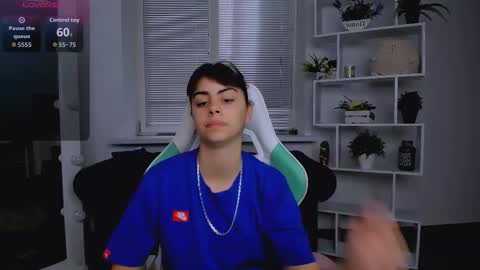 Olivia online show from 10-31-25, 06:58