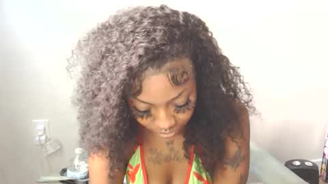 Snapshot of cocochanel197941 chatting on 02-10-26, 06:56 chanel online show from 02-10-26, 06:56