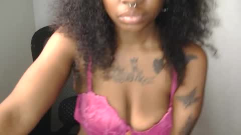 Snapshot of cocochanel197941 chatting on 02-17-26, 12:18 chanel online show from 02-17-26, 12:18