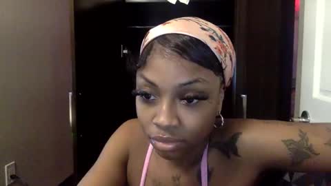 Snapshot of cocochanel197941 chatting on 03-16-26, 06:39 chanel online show from 03-16-26, 06:39