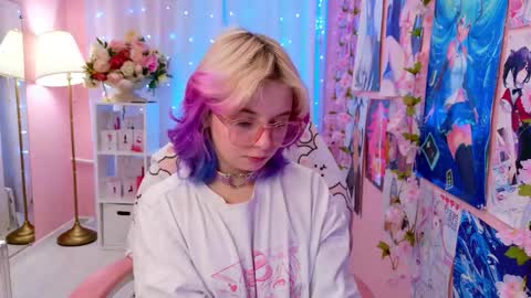 Mia online show from 11-19-25, 04:29