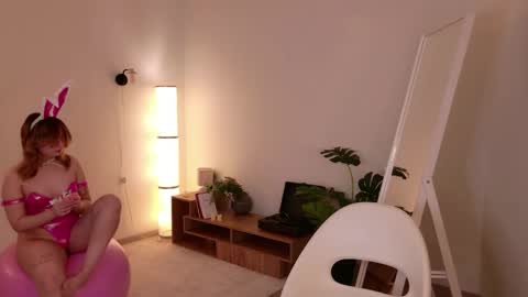 Snapshot of coconut_mia chatting on 05-30-26, 10:07 Mia online show from 05-30-26, 10:07