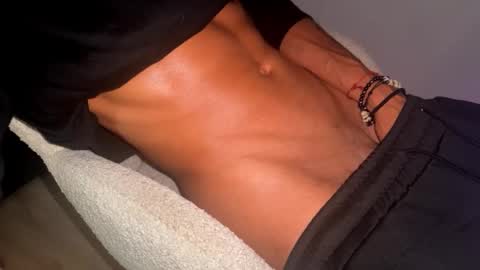 Snapshot of coitzzz chatting on 10-08-25, 08:01 coitzzz online show from 10-08-25, 08:01