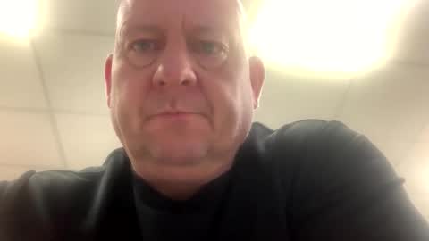 Snapshot of col4nows chatting on 10-27-25, 12:09 col4nows online show from 10-27-25, 12:09